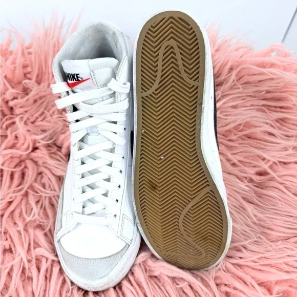 Nike Blazer Mid ‘77 SE Shoes - Picture 4 of 8